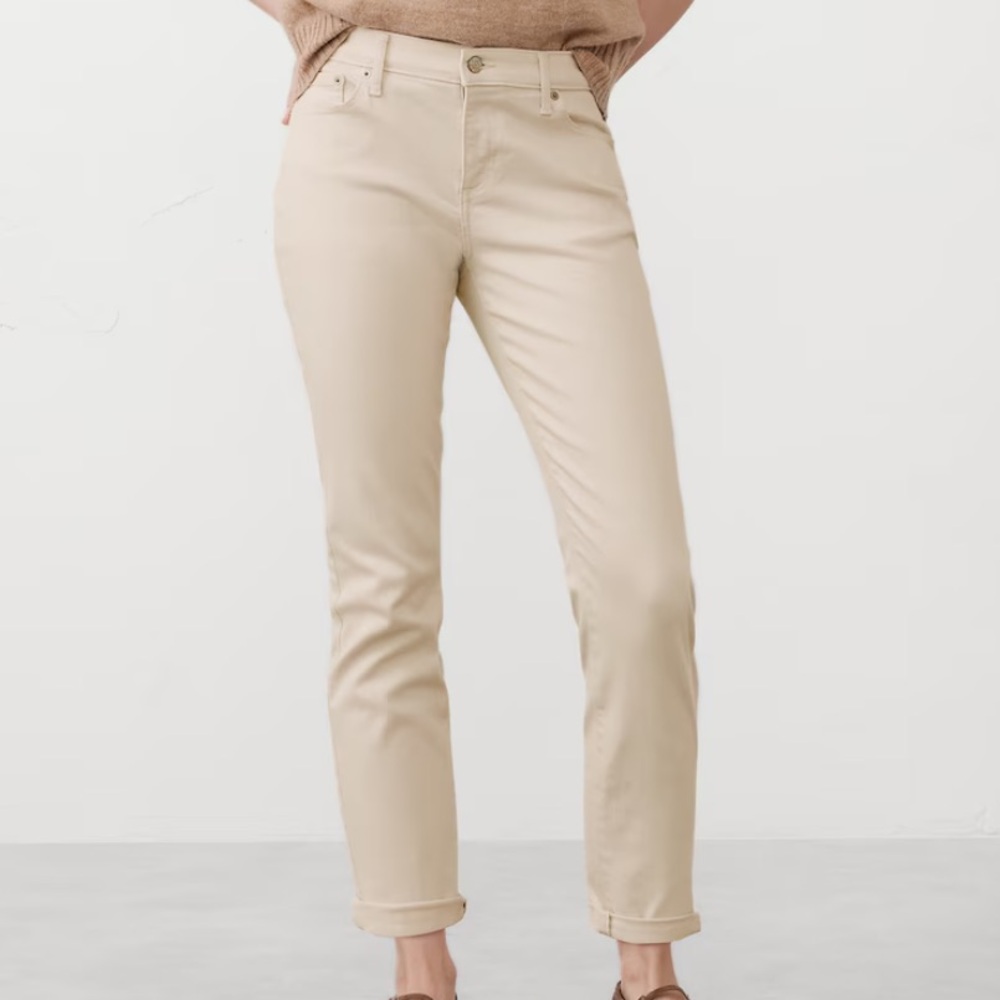 Banana Republic Factory Ecru Girlfriend Jean Size 32(14) NWT